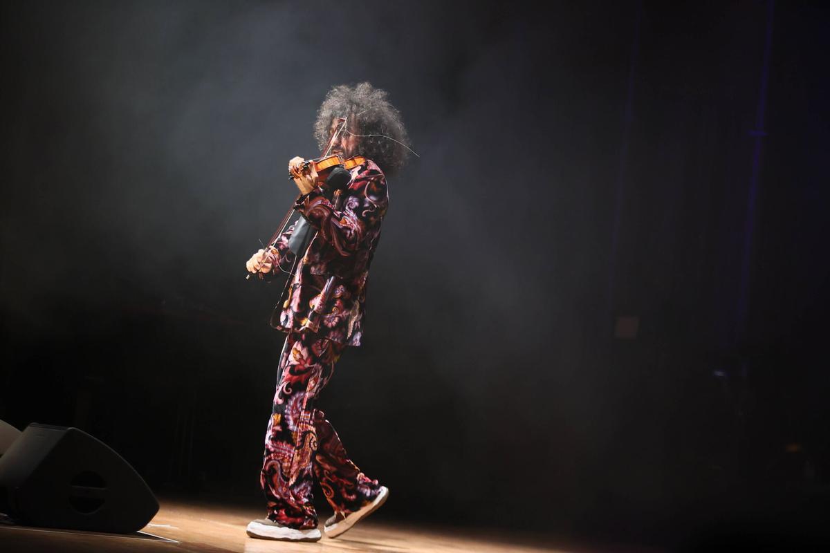 Ara Malikian hace vibrar al público de Oviedo con "Intruso"