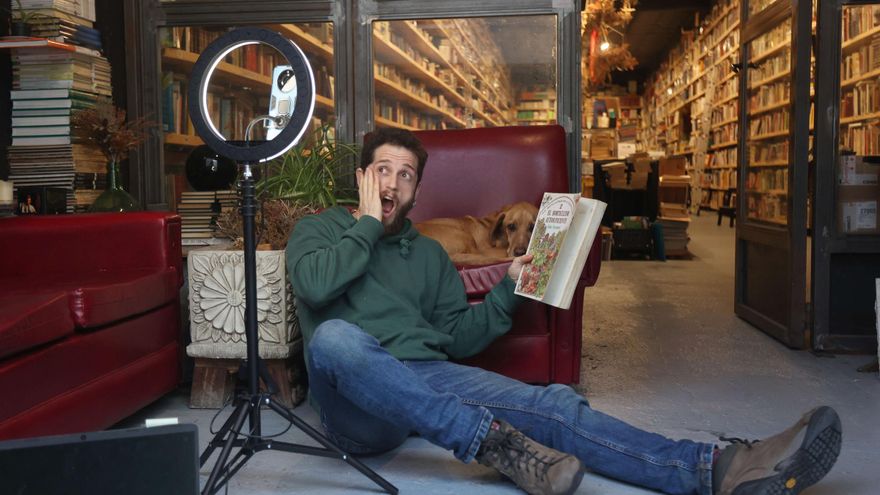 A Tobeira de Oza: A librería de vello da Coruña que namora ás redes sociais
