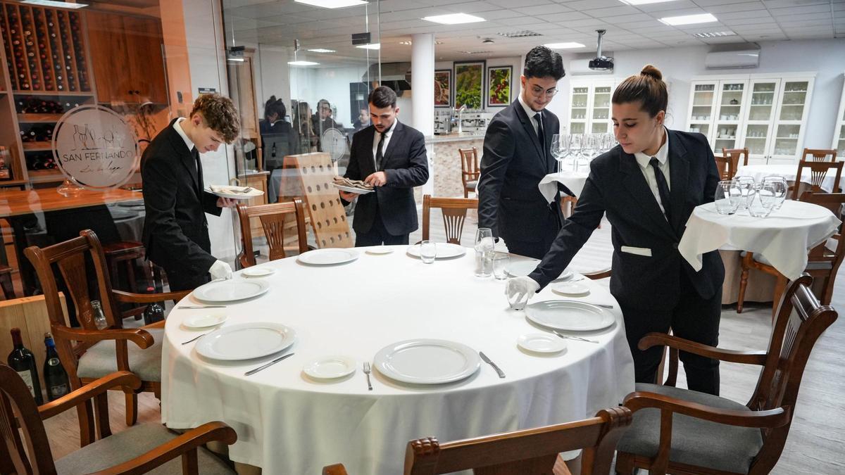 Vídeo | IES San Fernando, único centro público con ciclos en servicios de sala y cocina en Badajoz