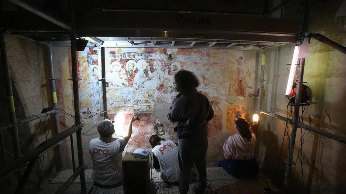 Vista completa de la escena de la Última Cena durante la restauración