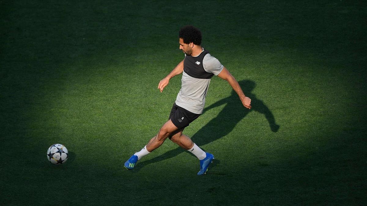 Salah, durante el entrenamiento del Liverpool en el Olímpico de Kiev.