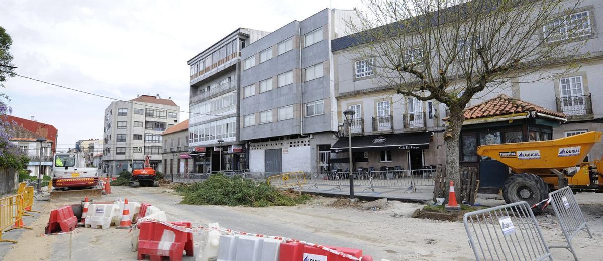 Aspecto que presentaba la calle sin las acacias y con el castaño en primer término. | BERNABÉ/JAVIER LALÍN