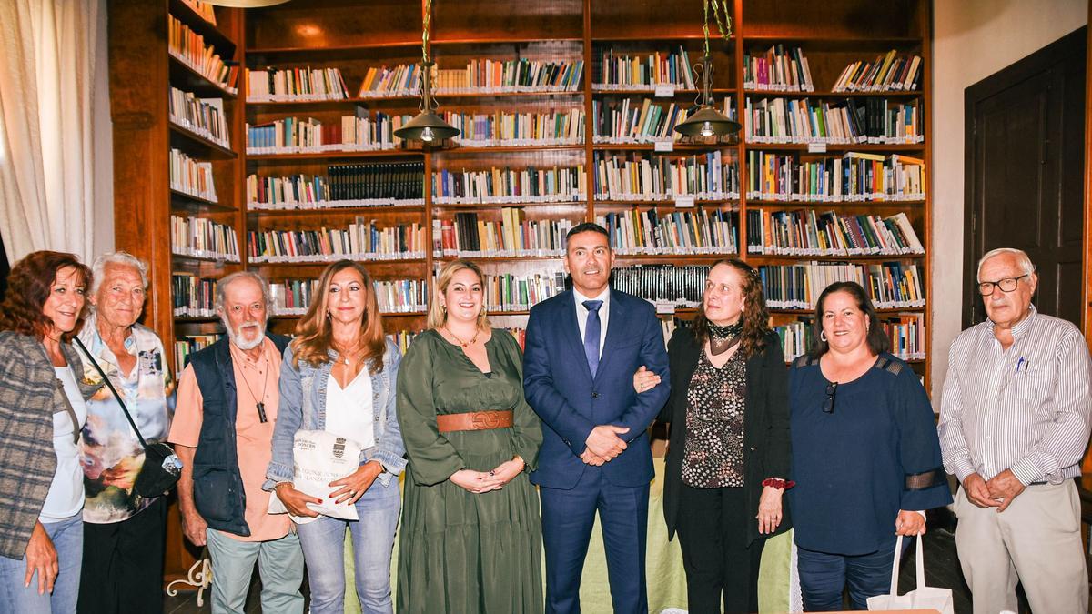 Jurado y representantes del Ayuntamiento de Teguise durante el acto de lectura del fallo del concurso de Microrrelatos Leandro Perdomo.