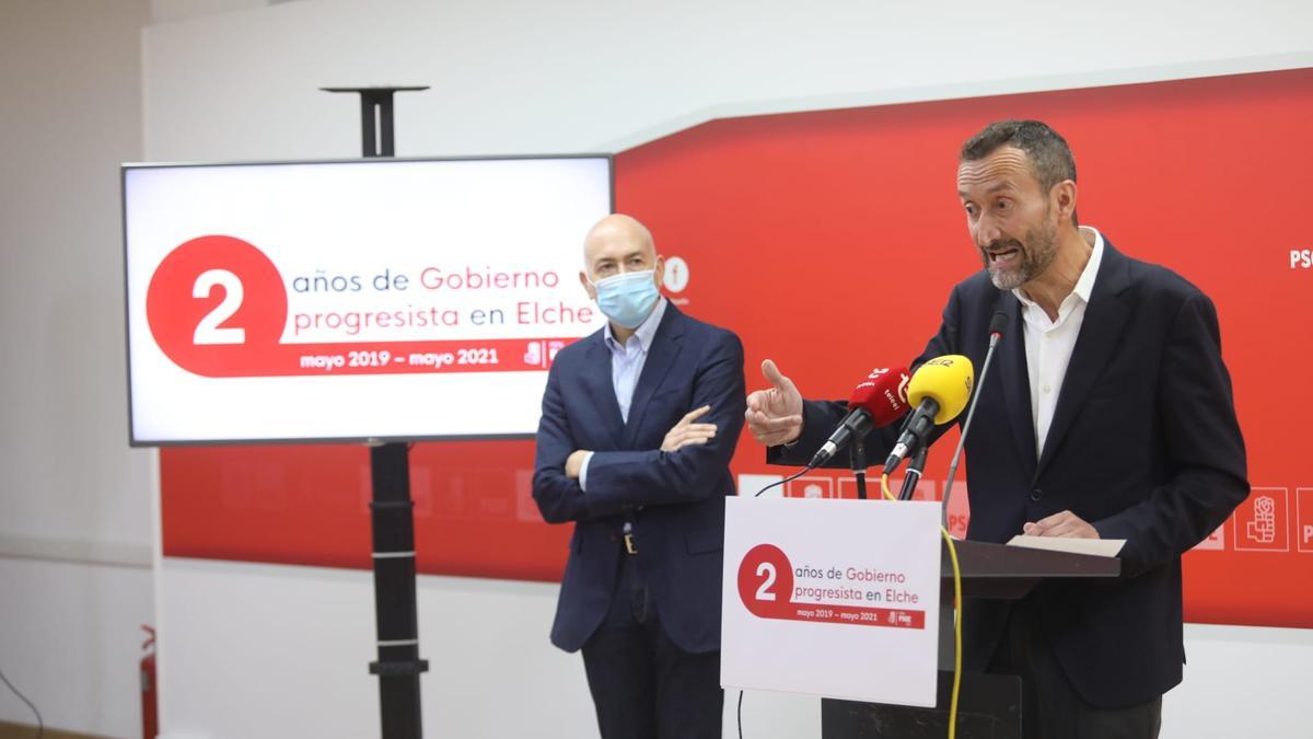 Carlos González haciendo balance de los dos años de legislatura en Elche