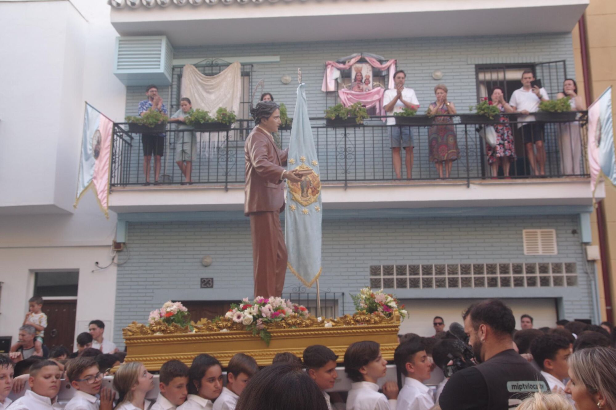 Salida procesional de María Auxiliadora por Capuchinos en 2025