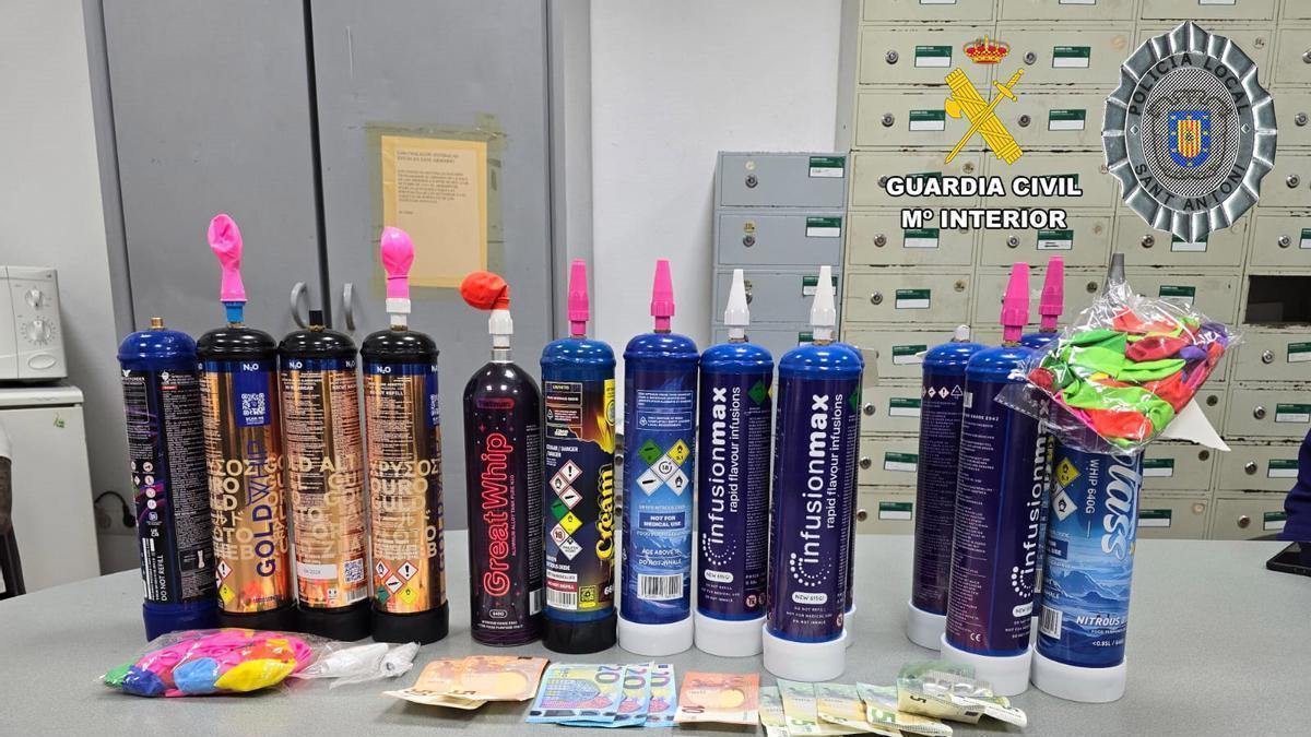 Botellas con gas de la risa en una imagen de archivo