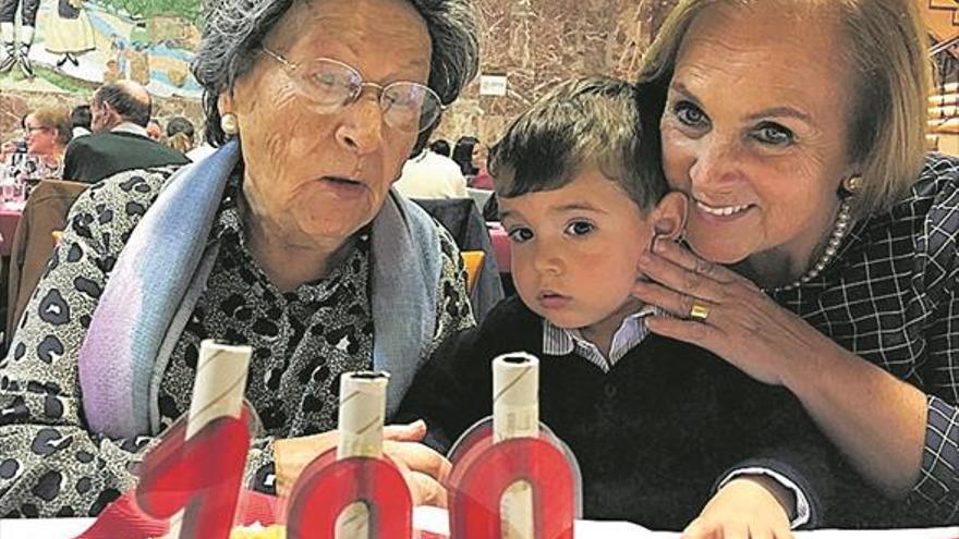 100 años que «no son nada» y miran la vida pasar en la Vall