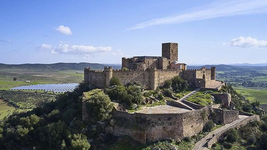 ¿Quieres visitar un castillo? Esta imponente construcción desvela sus secretos y está a solo 45 minutos de Badajoz