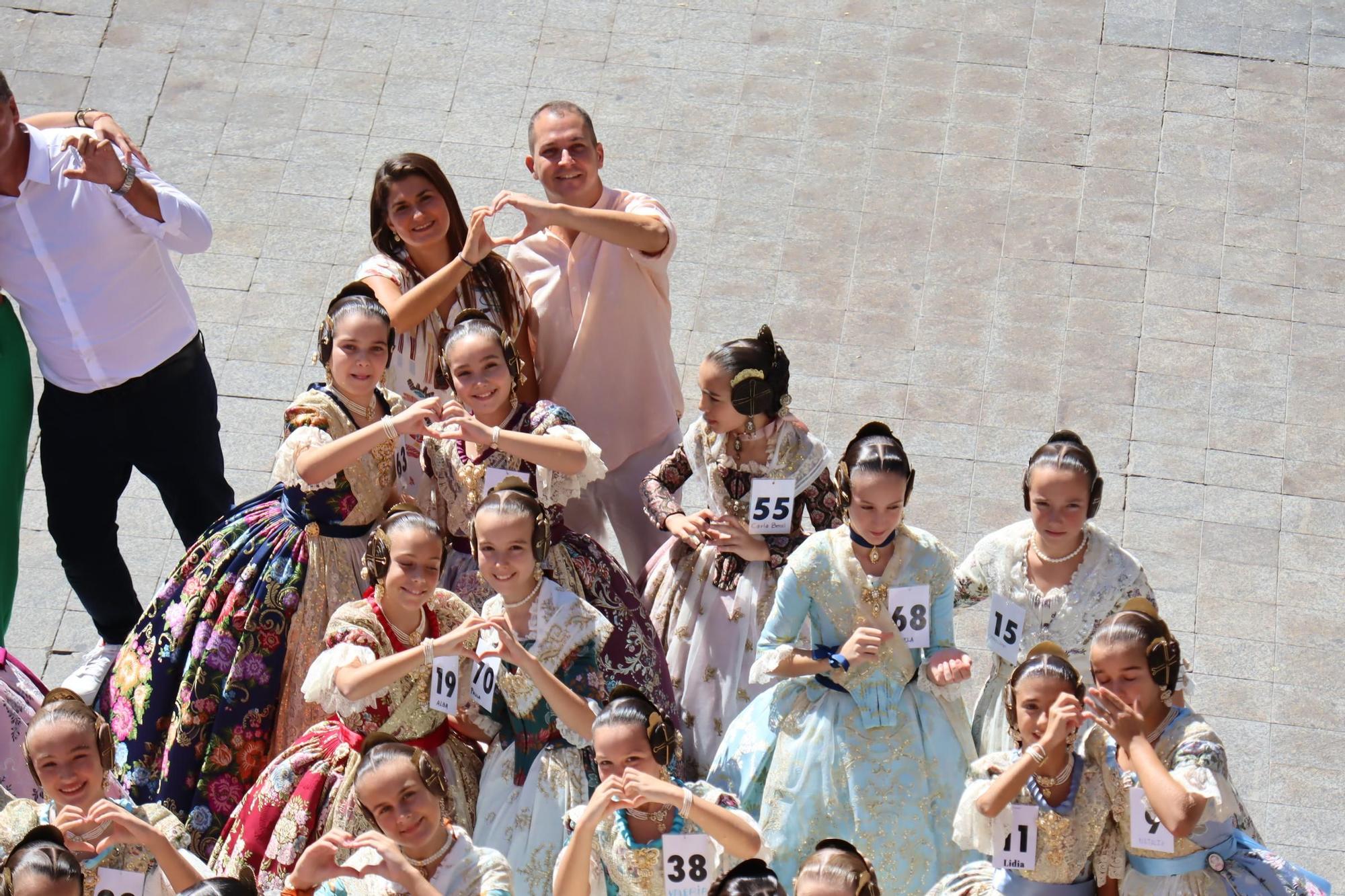 La "passejà" de las candidatas a Fallera Mayor Infantil de València