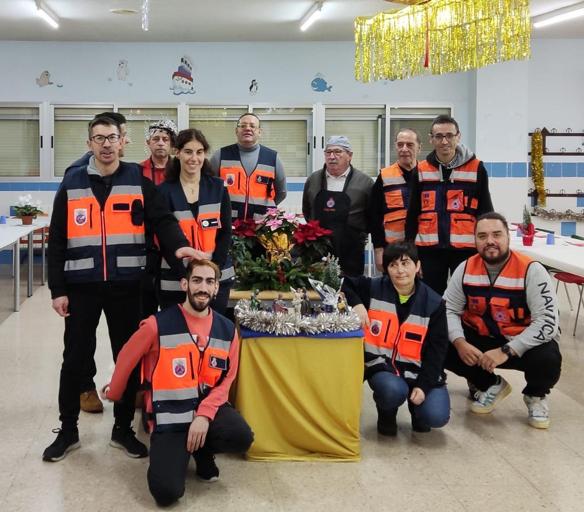 Grupo de voluntarios de Protección Civil de Zamora en la cena solidaria de Nochebuena.