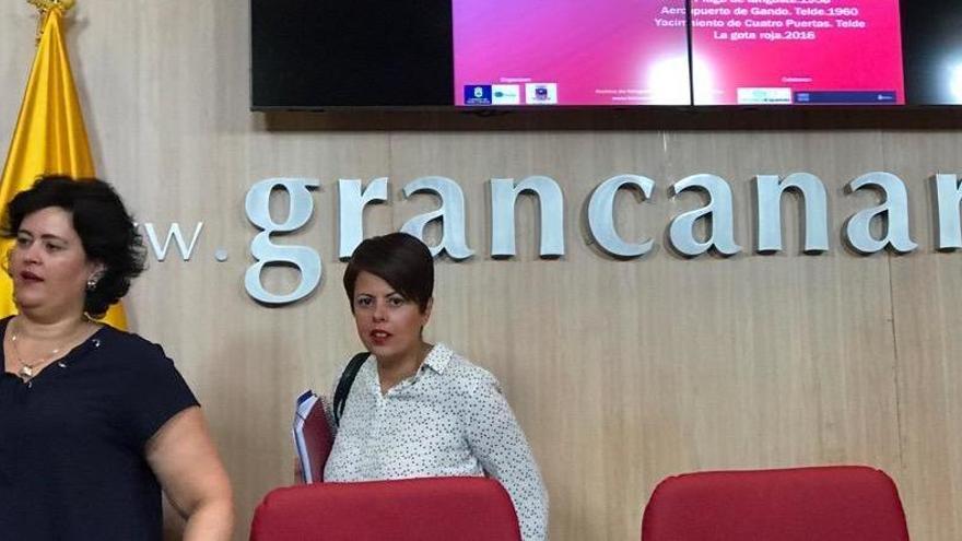 Celeste López y Minerva Alonso en la presentación esta mañana -detrás, el programa del ciclo-.