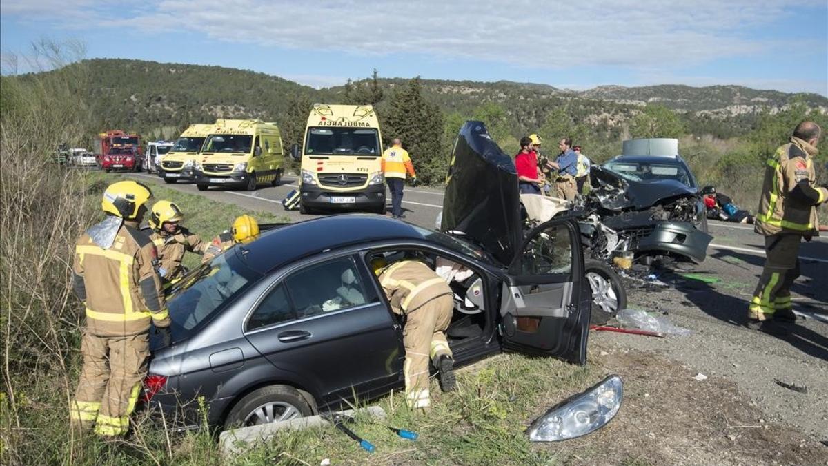 Accidente de tráfico en la carretera C-12 a la altura del Eix de l'Ebre