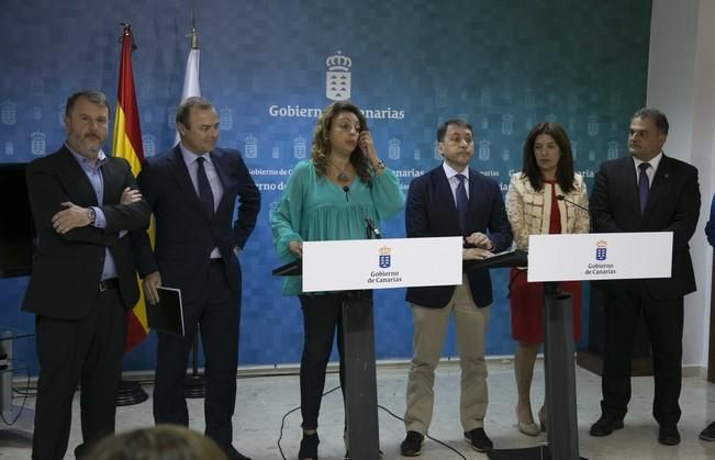 19/04/2017 POLÍTICA  reunión de la consejera de empleo Cristina Valido con los alcaldes de Santa Cruz  san cristobal de la laguna  Las palmas de gran Canaria y Telde  G4 para  incentivar el empleo y trabajo entre los parados de larga duración de esas cuatro ciudades