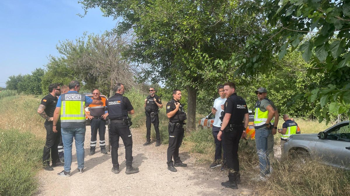 Dispositivo de búsqueda de un hombre en el río Segura