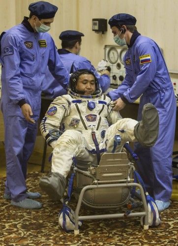 Los astronautas de la nave rusa Soyuz han llevado hasta el espacio la llama olímpica de los Juegos de Invierno de Sochi 2014 desde la base de Baikonur.