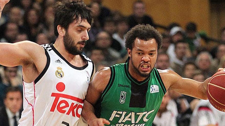 Hannah, ante Campazzo durante el Joventut - Real Madrid.