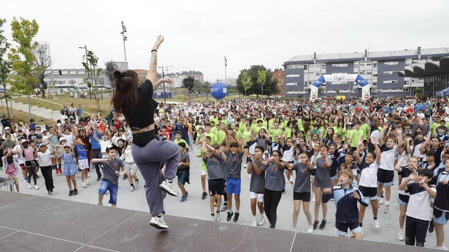 Body combat, coreografías, visitas de deportistas: así se mueven en Oviedo por los hábitos saludables más de 1.500 niños y niñas