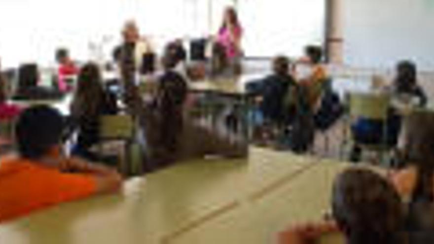 Un instant durant una xerrada-taller en una aula de l&#039;escola Montserrat de Sarrià de Ter