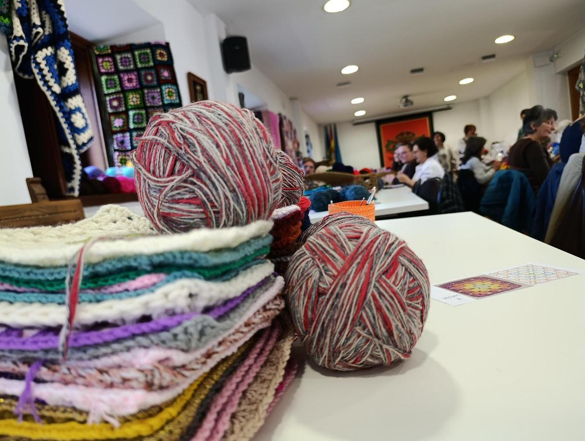 Algunos de los ovillos de lana donados.