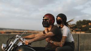 Com conduir una moto si tenim al·lèrgia al pol·len