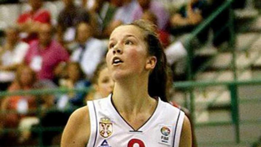 Kristina Arsenic, nueva jugadora del Celta Zorka. // FdV