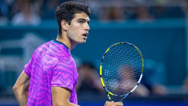 Alcaraz se hace fuerte para superar a un mermado Monfils