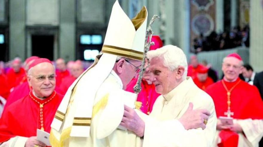Dos Papas juntos en el Vaticano