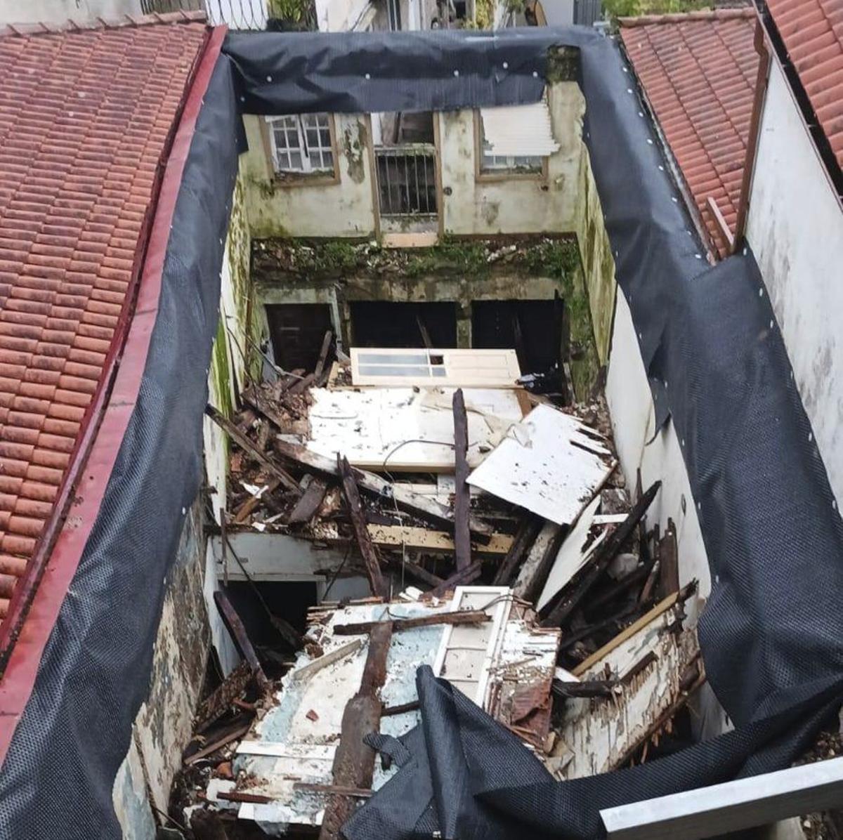 Colapso de un tejado en una de las viviendas con orden de ejecución.