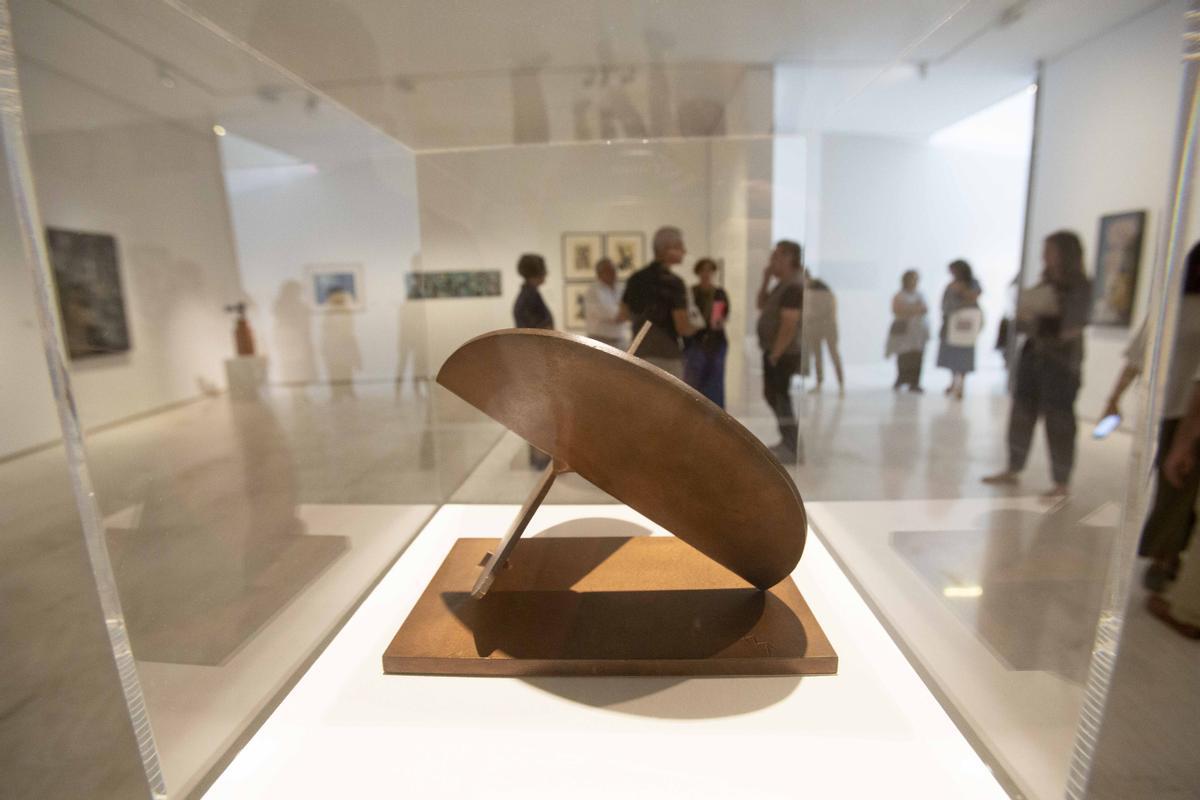 Exposición "Arte en una tierra baldía" en el MACA, con fondos del IVAM
