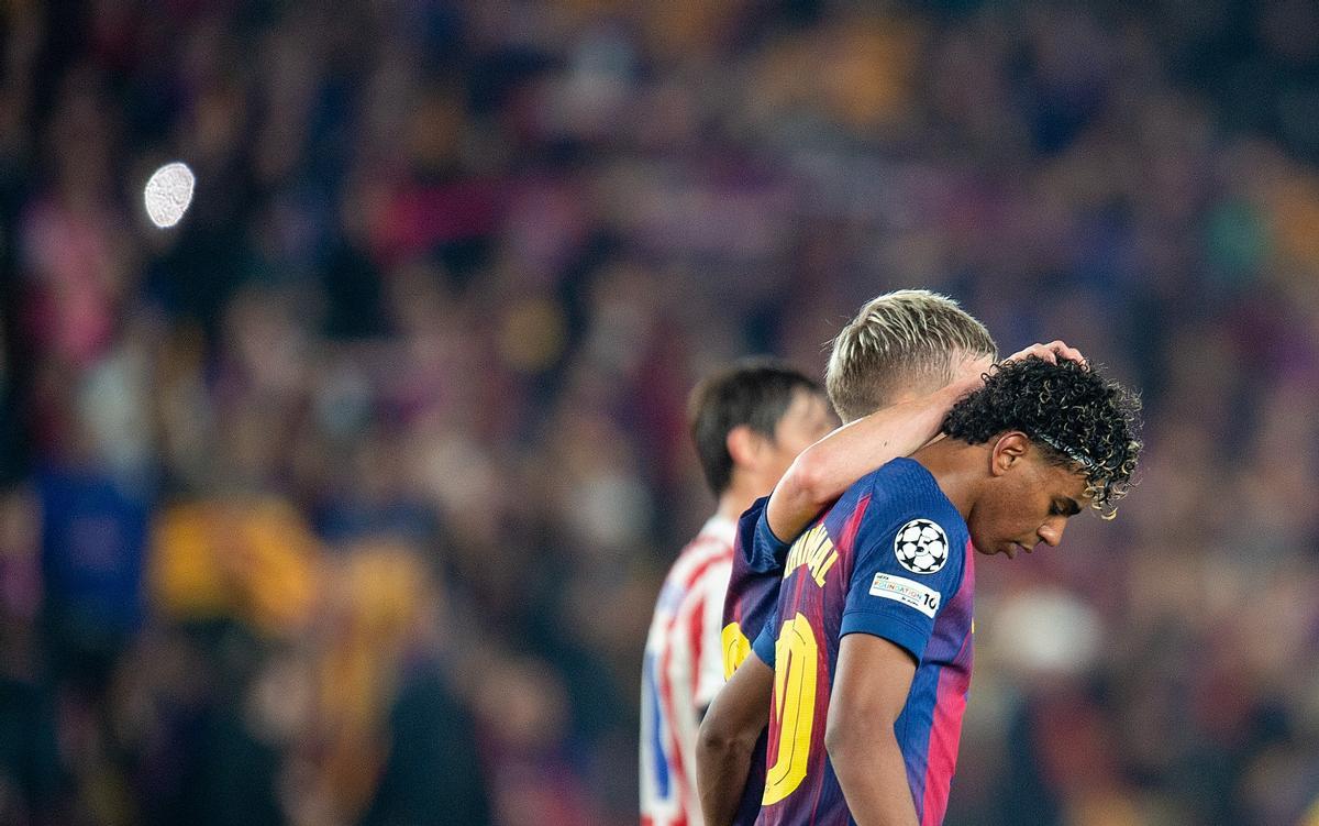 Lamine Yamal, decepcionado tras la derrota frente al Atlético en la ida de los cuartos de la Champions en el Spotify Camp Nou.