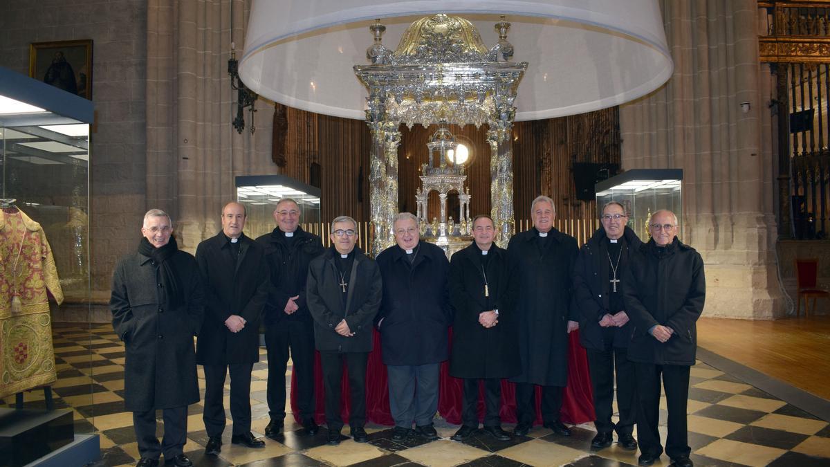 Los obispos de Castilla y León visitan la muestra &#039;Renacer&#039; en la Catedral de Palencia