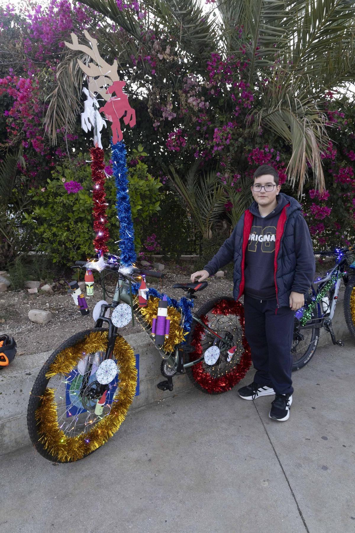 El "Bicillum" toma las calles de Elche una nueva Navidad El "Bicillum" toma las calles de Elche una nueva Navidad