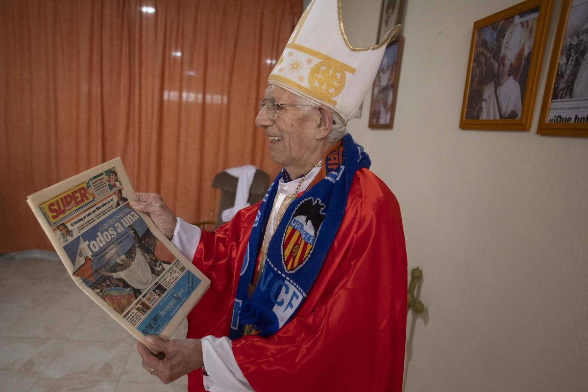 Salvador, el Papa del Valencia CF, ya protagonizó una portada de SUPER