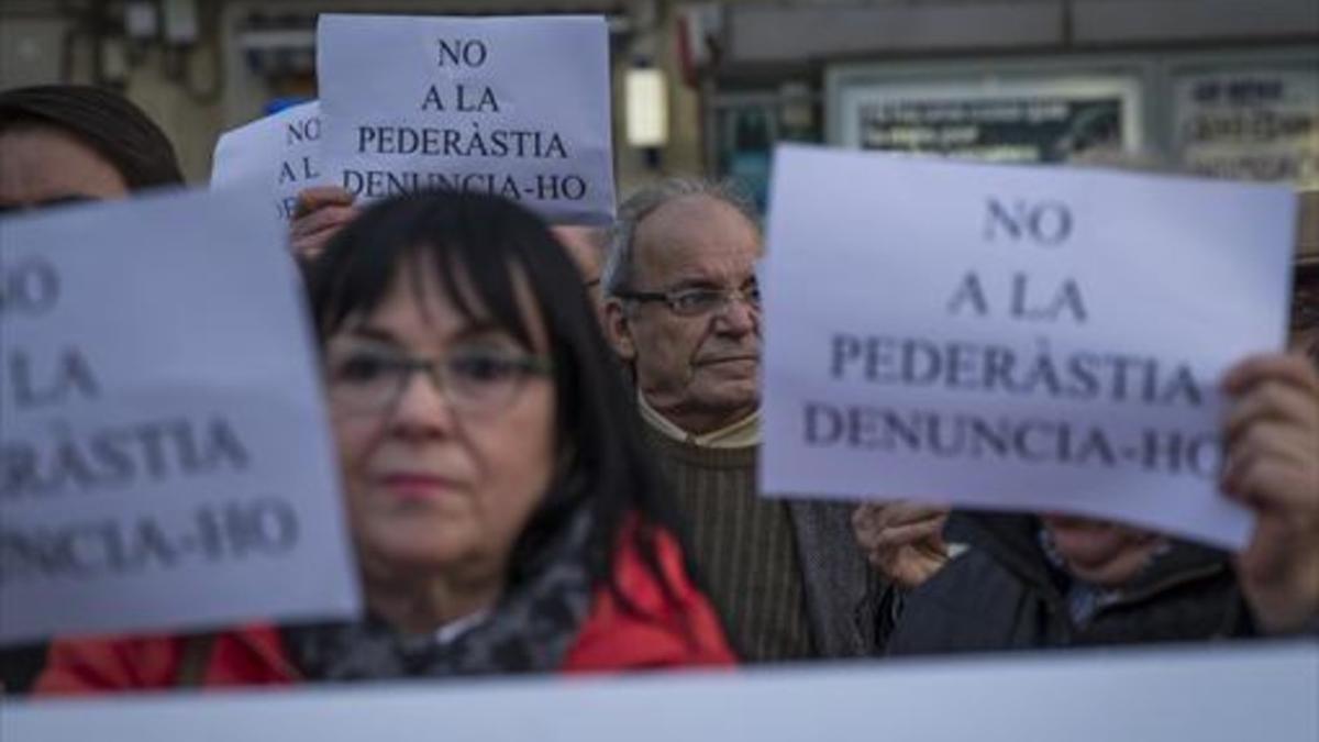 Concentración de apoyo a las víctimas de pederastia de los Maristas, el pasado febrero en Barcelona.