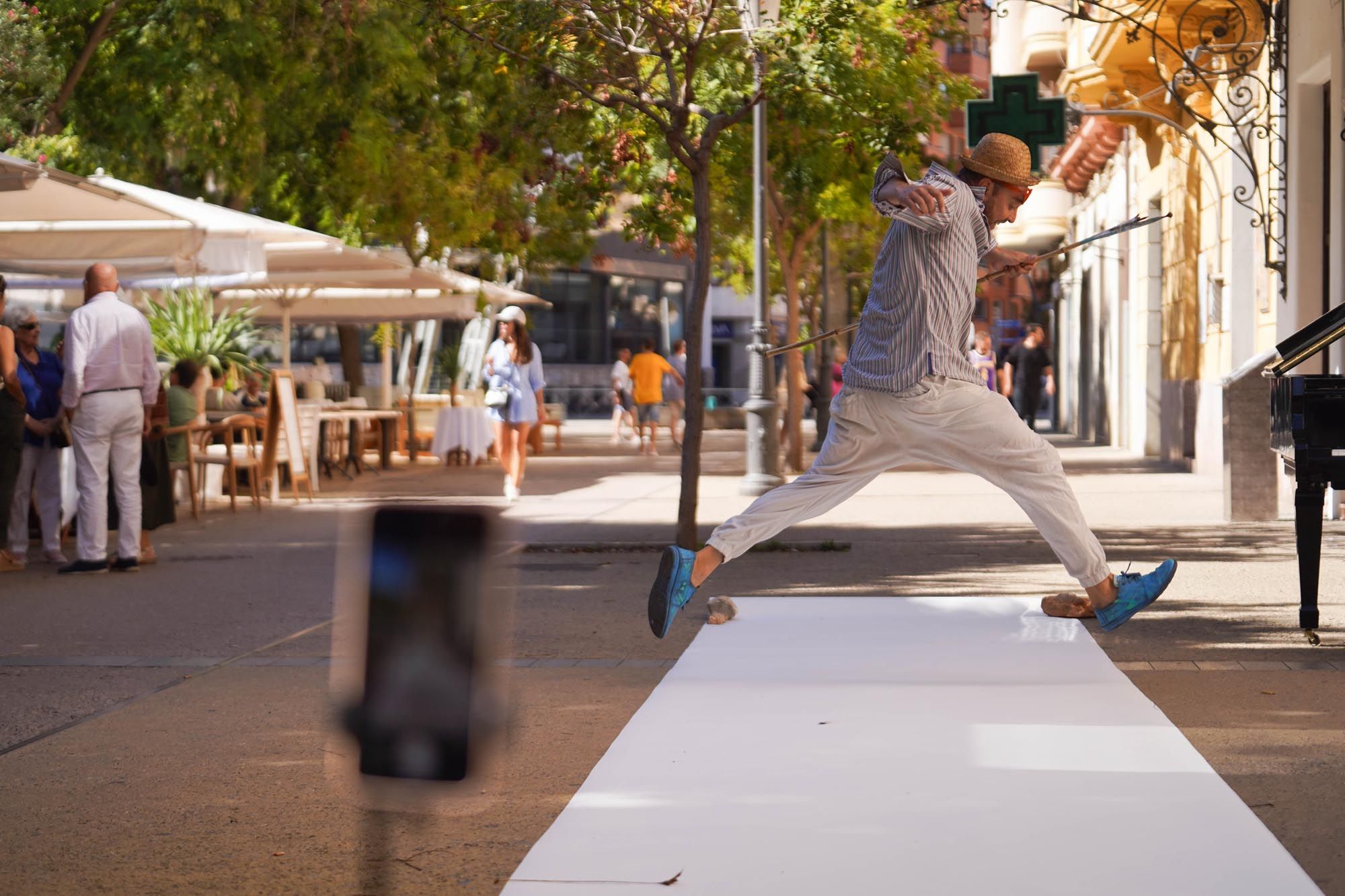 Mural en vivo al son de la música en Ibiza