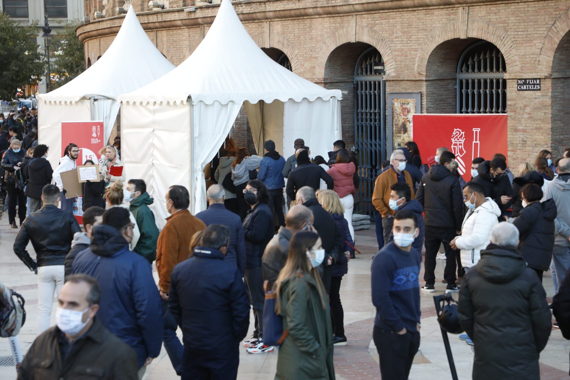 Cientos de personas se vacunan en València tras el anuncio del pasaporte covid