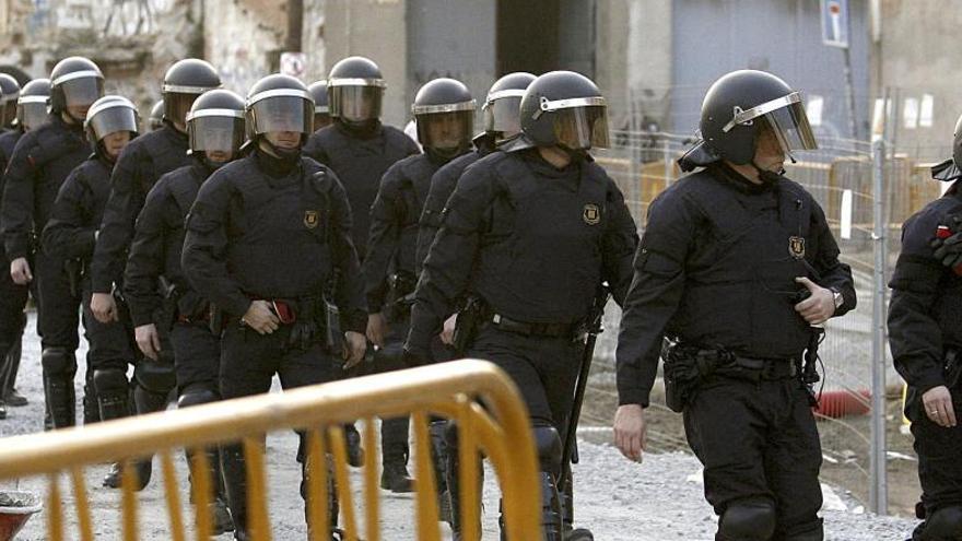 Agentes antidisturbios de los Mossos d&#039;Esquadra.