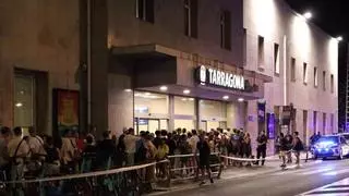 Los Mossos regulan el acceso a la estación de Renfe de Tarragona por las aglomeraciones tras el eclipse