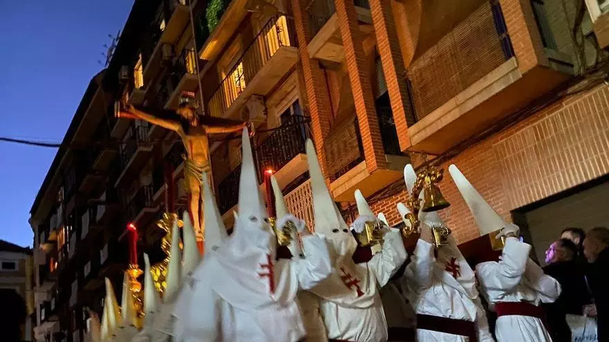 El Santísimo Cristo de la Salud, a su salida en procesión del templo en Martes Santo en Murcia