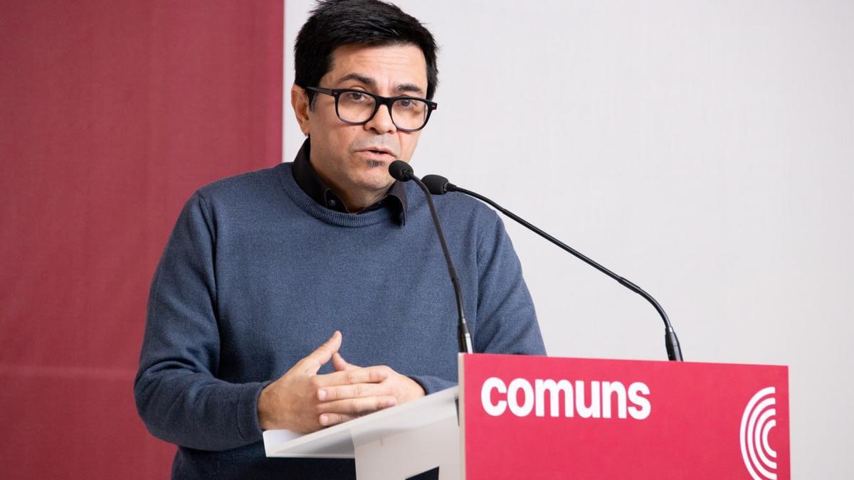 El portavoz de los Comuns, Gerardo Pisarello, este lunes en rueda de prensa