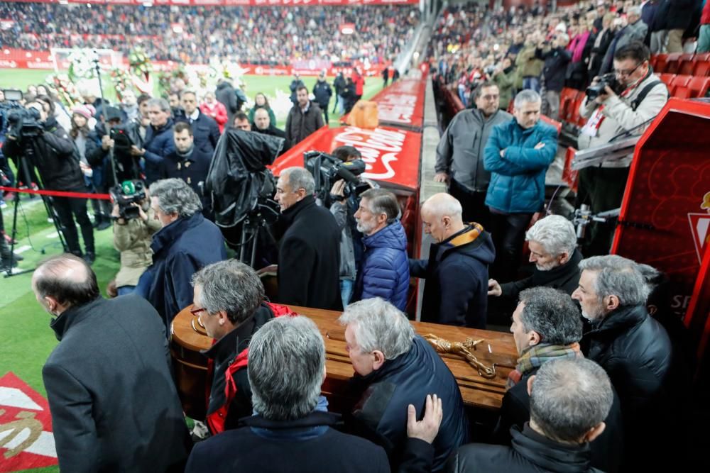 Miles de personas despiden a Quini en un abarrotado estadio de El Molinón