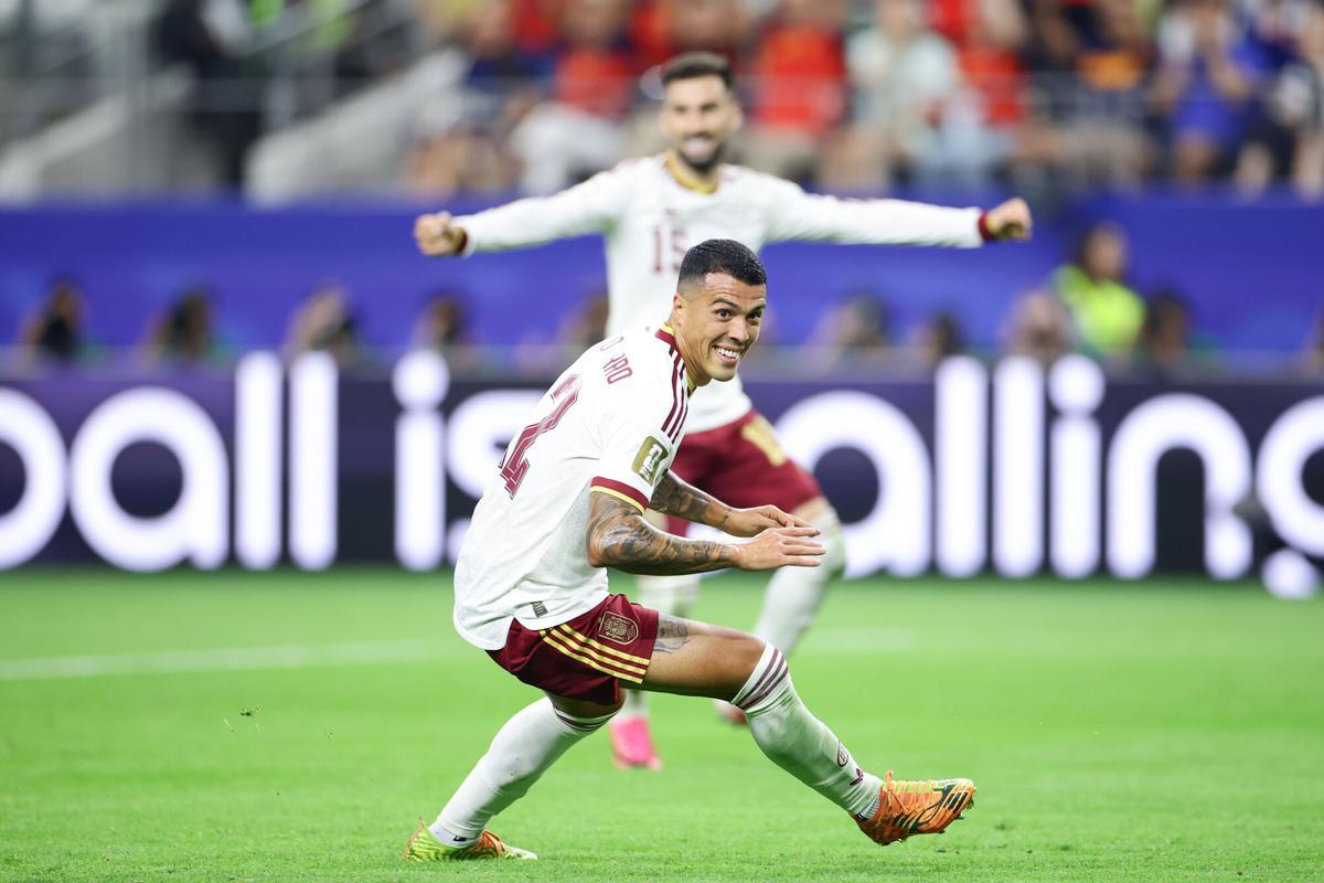 Pedro Porro de España celebra un gol este martes, en el partido de semifinales del Mundial de la FIFA 2026 entre Francia y España en el estadio AT&amp;amp;T en Arlington (Estados Unidos). EFE/ Carlos Ramírez