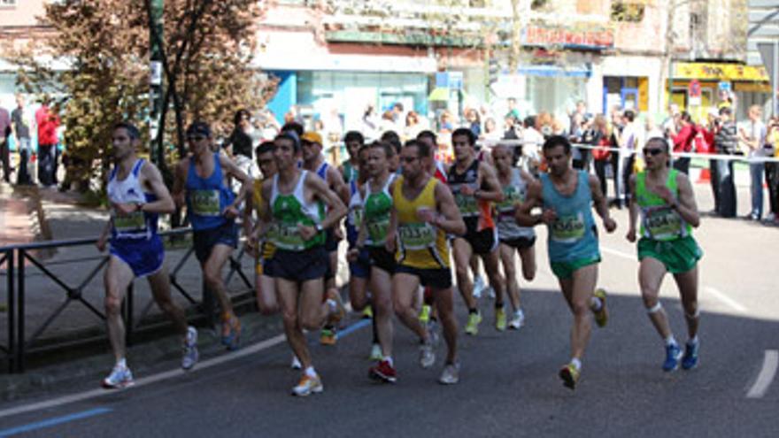 José Gaspar y María Ruiz ganan la III Media Maratón de Cáceres