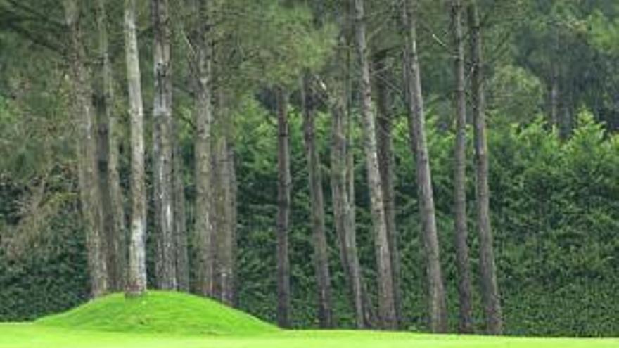 El club golfista tapiego Cierro Grande vence al Lugo en el torneo «La batalla del Eo»