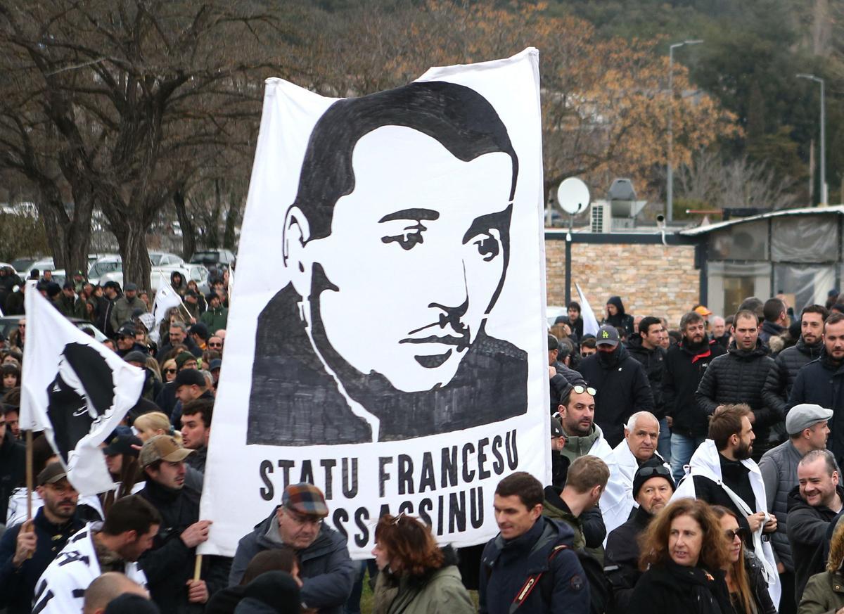La mort de l’independentista Yvan Colonna sacseja les delicades relacions entre París i Còrsega