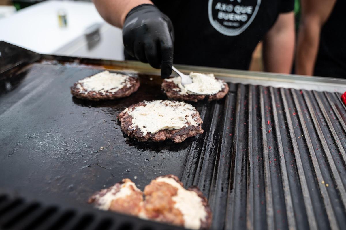 Galería | Así fue el evento de hamburguesas y tartas de queso en el parque Padre Pacífico de Cáceres