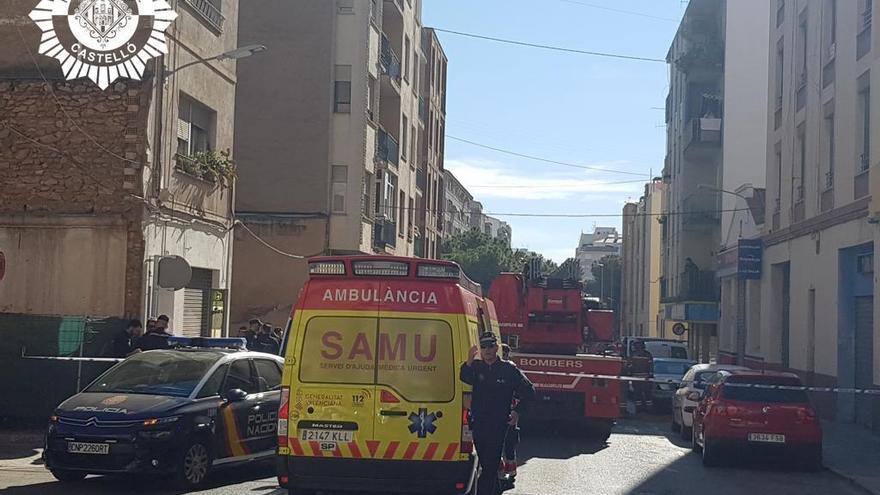 Un herido en brazos y piernas en un incendio en una vivienda de Castelló