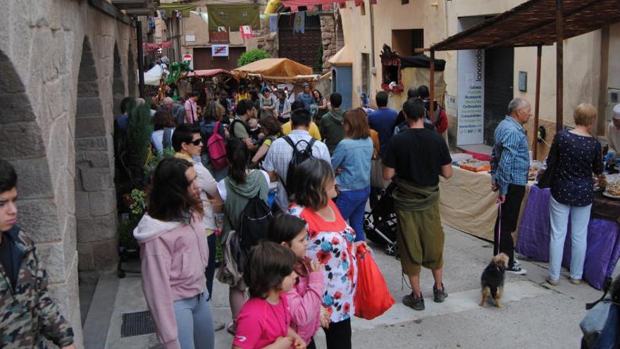 Els carrers de Cardona, plens de gent.