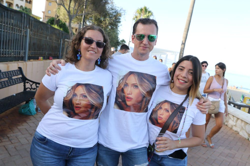 Gran expectación ante el único concierto de Jennifer Lopez en España. Se han formado largas colas hasta la apertura de las puertas del recinto del Marenostrum Castle Park, escenario del concierto.