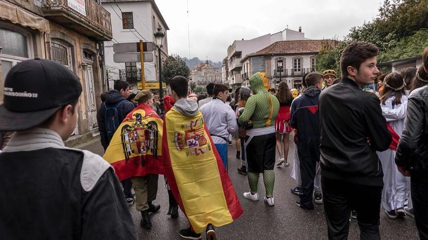 Las banderas con las que se disfrazaron los alumnos.